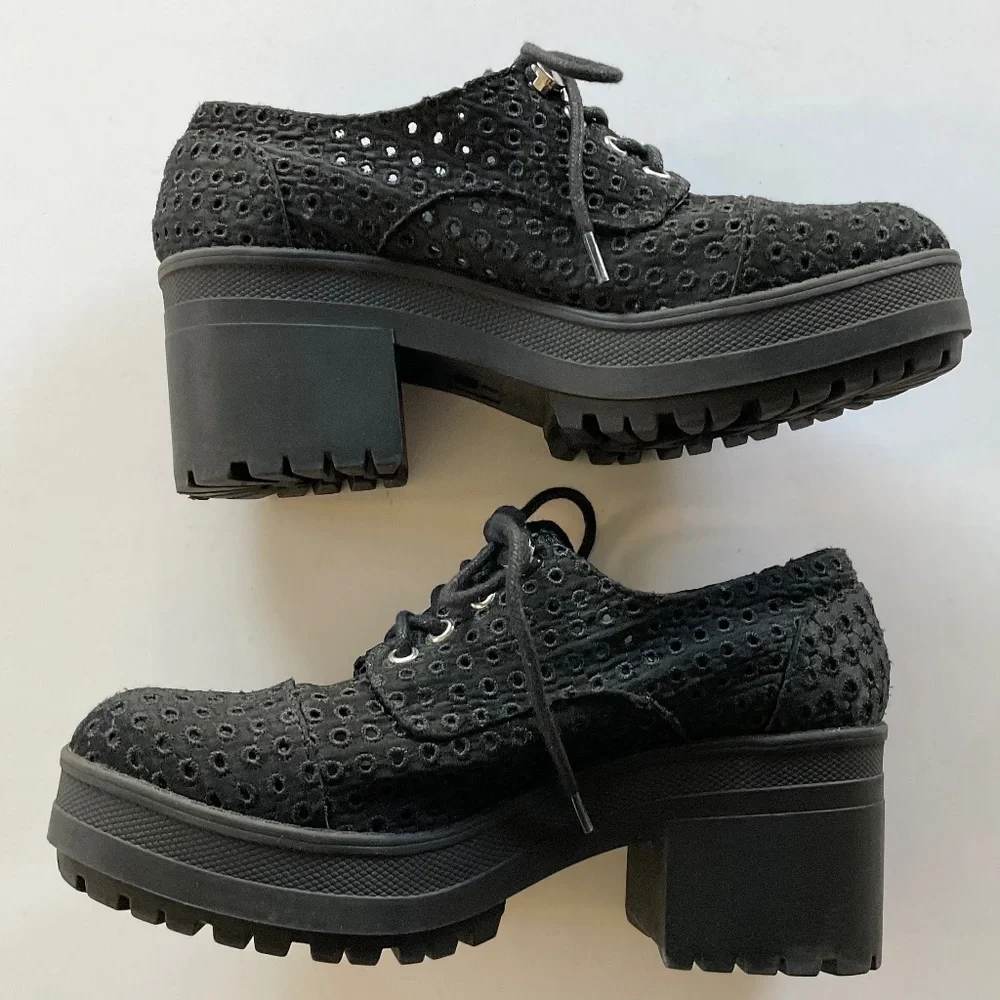 URBAN OUTFITTERS Eyelet Oxford Platform Black Size 7 LIKE NEW